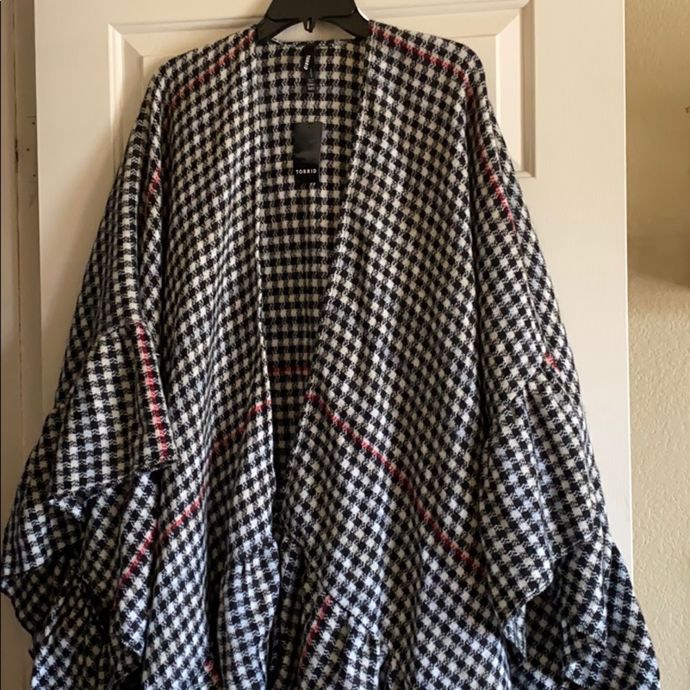Torrid BLACK GINGHAM RUFFLE RUANA CAPE - Picture 4 of 6